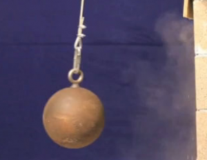 首を鳴らす、1トン、危険